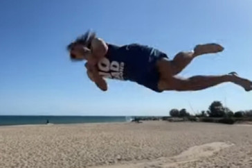 Фотография к новости: Невероятному мастерству вращения в воздухе научился трюкач из Испании