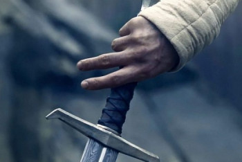 Фотография к новости: Инвалид порезал товарища мечом из-за пульта от телевизора