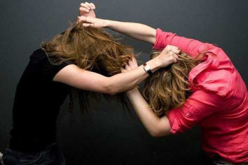 Фотография к новости: Женщины подрались на улице из-за комментария в соцсети