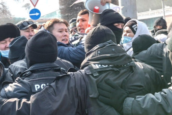 Фотография к новости: "Никакого насилия там не было" - глава МВД РК о тактике сдерживания во время митингов