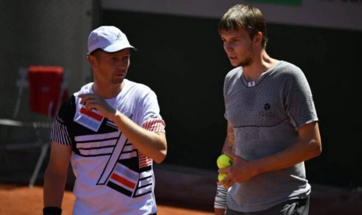 Казахстанцы в упорном поединке уступили в историческом финале на "Ролан Гаррос"