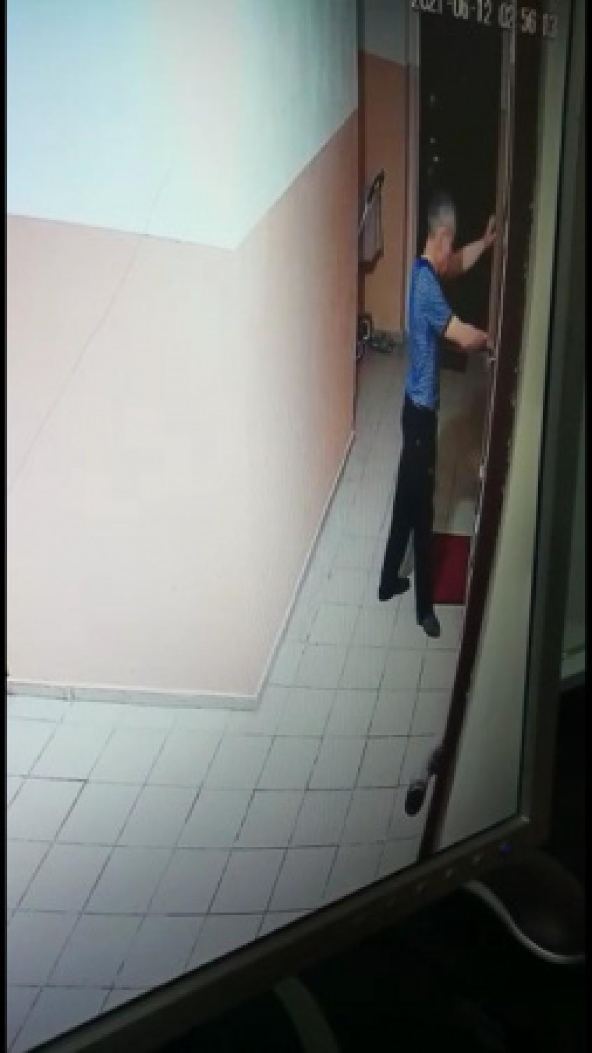 Неизвестный пытался открыть квартиры ночью в одном из ЖК Нур-Султана