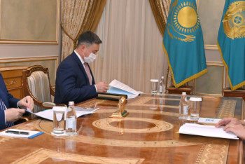 Фотография к новости: Токаев заслушал отчет Цоя об эпидемиологической ситуации в РК