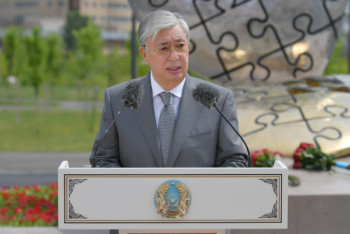 Фотография к новости: Ввести звание "Заслуженный врач РК", предложил Токаев