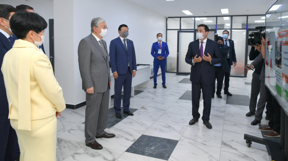 Токаев посетил поликлинику в Нур-Султане