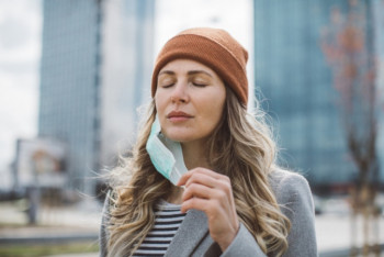 Фотография к новости: В Испании отменяют обязательное ношение масок