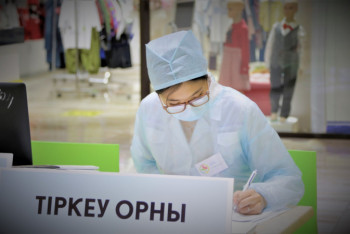 Фотография к новости: Технику могут получить вакцинируемые в одном из ТЦ Нур-Султана