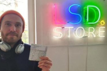 Фотография к новости: Трамп в Берлине открыл магазин по продаже ЛСД