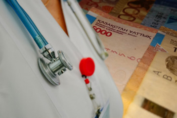 Фотография к новости: Премии вакцинированным медикам объяснили в акимате Нур-Султана