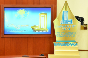 Фотография к новости: Премию "Парламент сөзі" вручили журналистам