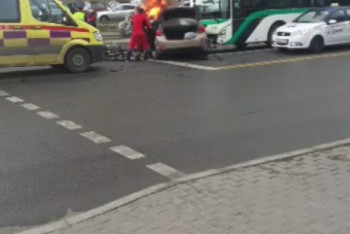 Фотография к новости: Легковушка после ДТП загорелась на перекрестке в Нур-Султане