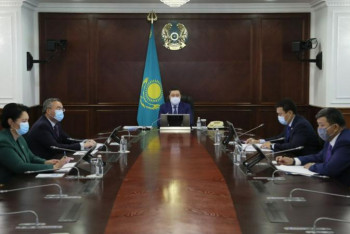 Фотография к новости: Аскар Мамин провел заседание Инвестштаба