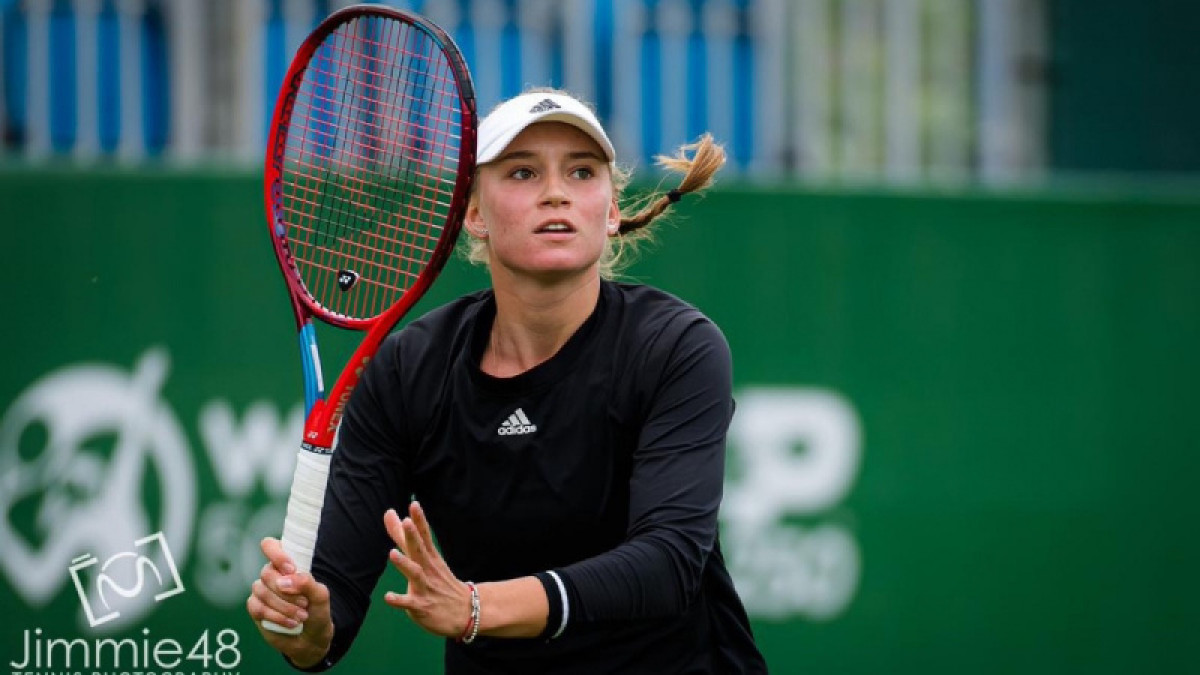 Рыбакина вышла в четвертьфинал турнира в Истбурне