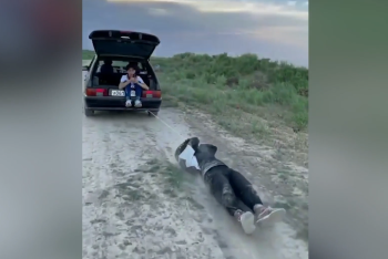 Фотография к новости: Водитель легковушки протащил своего друга по дороге в Туркестане