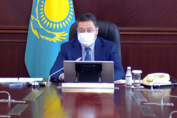 Фотография к новости: Аскар Мамин заслушал отчеты по переходу к зеленой экономике