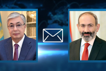 Фотография к новости: Токаев поздравил Пашиняна с победой возглавляемой им партии на парламентских выборах