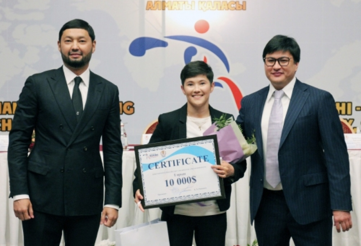 Казахстанские боксеры получили денежные премии за успех на чемпионате Азии