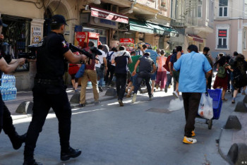 Фотография к новости: Силовики жестко разогнали гей-парад в Стамбуле