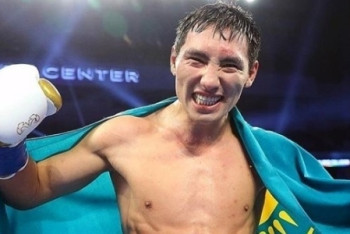 Фотография к новости: Жанибек Алимханулы досрочно выиграл самый большой бой в карьере