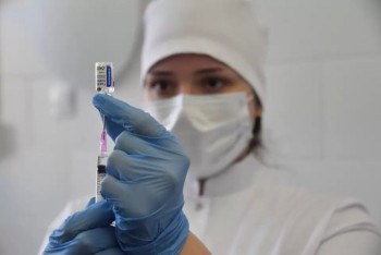 Фотография к новости: Биолог предрекла "железный занавес" между привитыми и непривитыми людьми