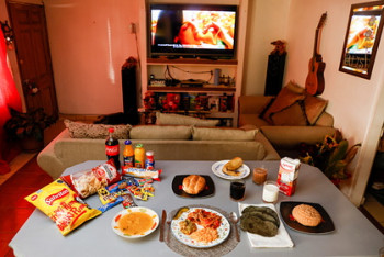 Фотография к новости: Диетолог назвал полезную замену вредной еде при просмотре кино