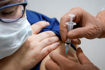 Фотография к новости: Разработчик "Спутника V" заявил о снижении его эффективности против индийского штамма