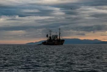 Фотография к новости: Судно с 56 людьми на борту затонуло в Индонезии