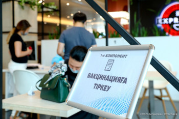 Фотография к новости: В каких случаях начнут вакцинировать детей от COVID-19 в Казахстане, рассказали эксперты