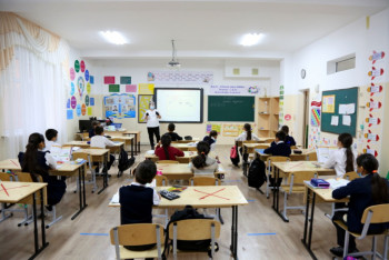 Фотография к новости: Будут ли вакцинировать школьников в Нур-Султане, рассказал аким