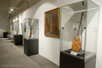 Фотография к новости: "Говорящие" домбры степных гениев привезли в Нур-Султан. Фоторепортаж