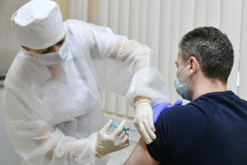 Фотография к новости: Ревакцинация от коронавируса началась в Москве