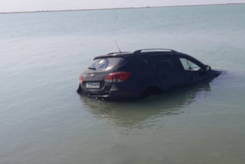 Фотография к новости: Автомобиль упал в море в Мангистауской области