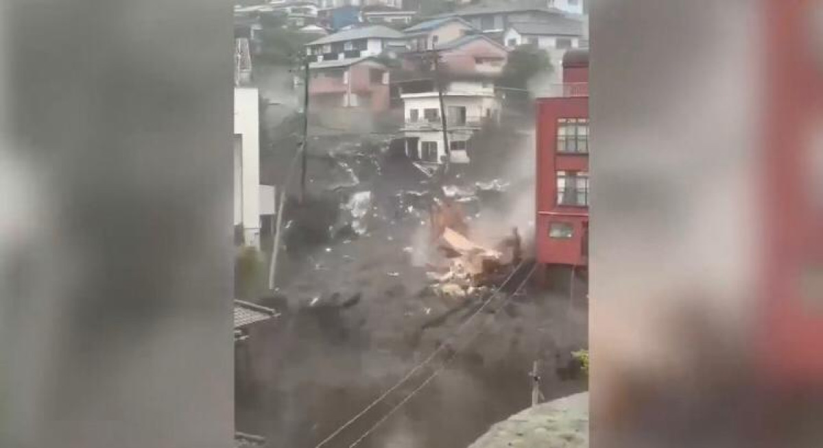 Мощный оползень сошел в 100 километрах от Токио