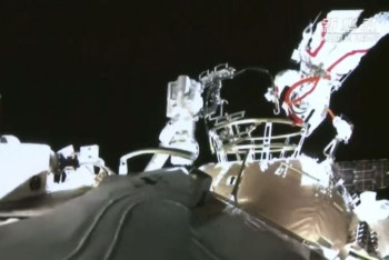 Фотография к новости: Китайские космонавты вышли в открытый космос для работ вне станции