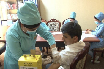 Фотография к новости: Обязательную вакцинацию от коронавируса ввели в Таджикистане