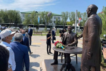 Фотография к новости: Фото с открытия памятника алашординцам появились в Сети