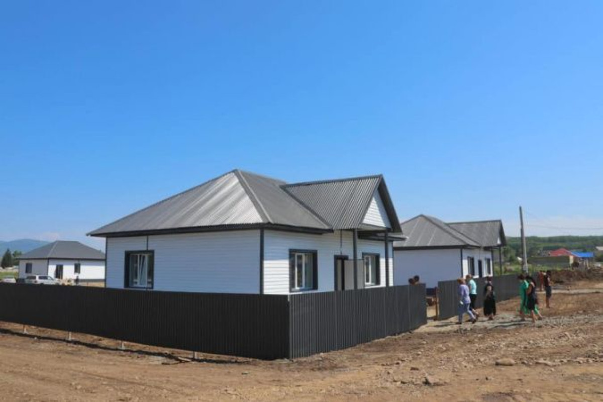 Ахметов посетил микрорайон, который строится для погорельцев в Риддере