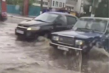 Фотография к новости: Улицы Актобе затопило после сильных ливней