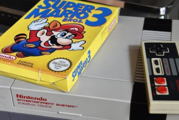 Фотография к новости: Картридж с игрой Super Mario продан на аукционе за 1,56 миллиона долларов