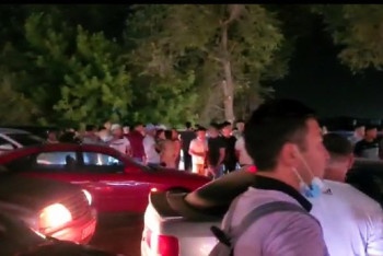 Фотография к новости: Жильцы ЖК остались без воды и перекрыли Талгарскую трассу в Алматы