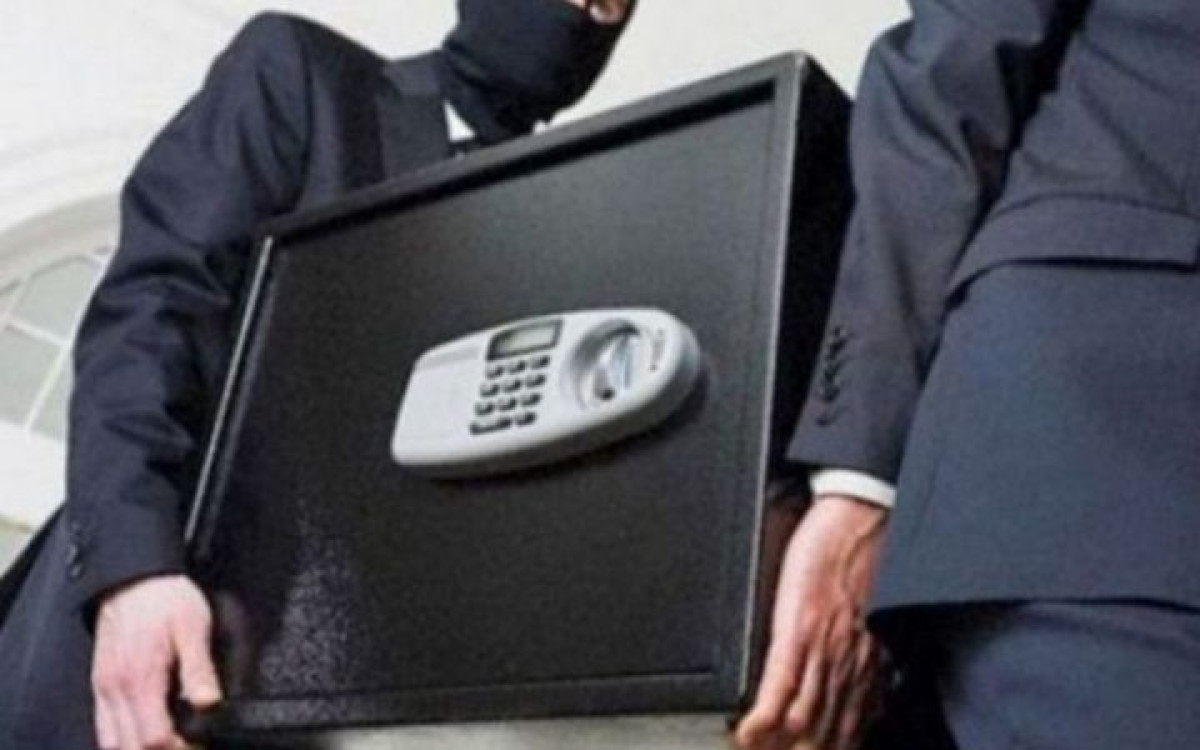 Сейф с тысячами долларов и золотом украли из дома жителя Сарыагаша