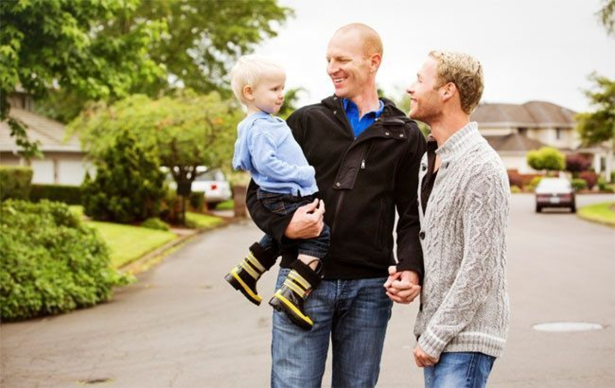 Однополые пары смогут воспитывать детей от суррогатных матерей в Израиле