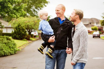 Фотография к новости: Однополые пары смогут воспитывать детей от суррогатных матерей в Израиле