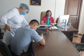 Фотография к новости: Иностранец имитировал судороги после вакцинации в Атырау