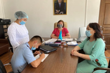 Фотография к новости: О симулировавшем припадок после вакцины иностранце рассказали медики в Атырау