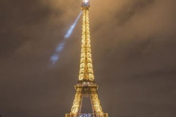 Фотография к новости: Невакцинированных от COVID-19 не будут пускать на Эйфелеву башню