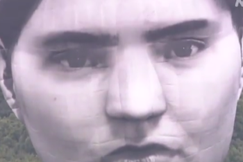 Фотография к новости: Гигантский воздушный шар в форме человеческой головы запустили в Токио