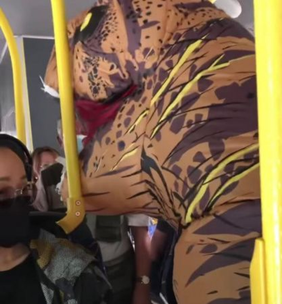 Алматинский супергерой: динозавр призвал горожан к уважению старших и соблюдению чистоты