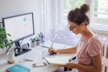 Фотография к новости: О плюсах дистанционного образования рассказал эксперт