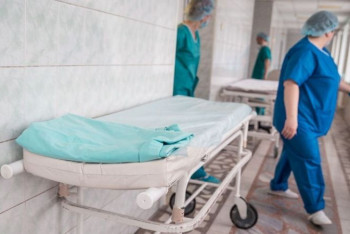 Фотография к новости: Антипрививочники посетили "красную" зону инфекционной больницы в Алматы